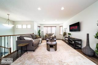 Chic 3BR Modern Home - Wi-Fi - Netflix - Sleeps 8! - 5