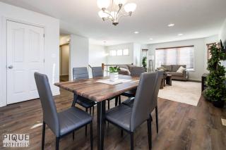 Chic 3BR Modern Home - Wi-Fi - Netflix - Sleeps 8! - 2