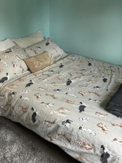 FEMALES ONLY OR Couples for DOUBLE ROOM - near Stonehenge - 9