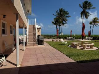 Oceanfront Coastal Escape on Hollywood Beach - 8