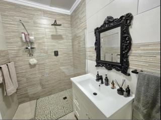 Cosy Rooms in Beautiful Sandton house - 7