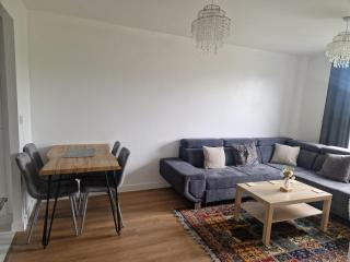 2 BedRoom Flat Near Heathrow & Windsor Free Parking - 9