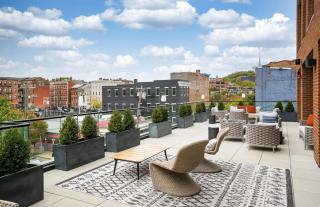 Cozy Sunlit 1BR OTR Pool, Gym, Workstation - 1