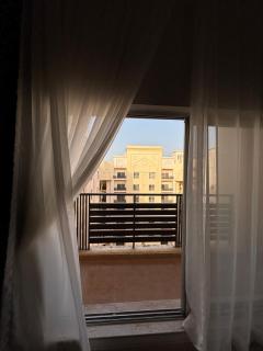 Premium Designer Apartment Chic & Serene Stay! - 4