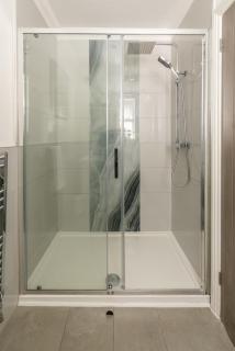 NEW 3BR Coastal Flat, Walk to Beach, 3 PARKING - Bournemouth - 4