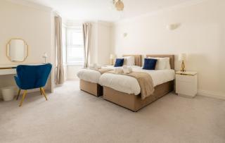 NEW 3BR Coastal Flat, Walk to Beach, 3 PARKING - 4