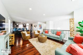 Tropical Oasis - King Beds - Free Netflix & Parking - Fast Wi-Fi - 5