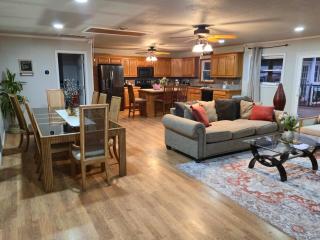 Lakefront withTreehouse & Pool, Hottub, Gameroom - 5