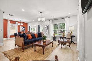 Sleeps 12 - Luxury Upscale House mins from Mercedes-Benz Stadium - 8