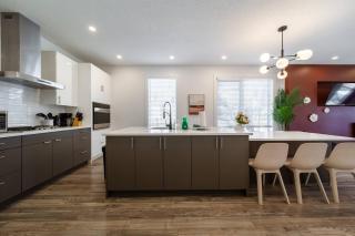 Chic Hideaway-King Bed-Fireplace-DT-WEM-Garage - 6