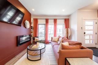 Chic Hideaway-King Bed-Fireplace-DT-WEM-Garage - 1