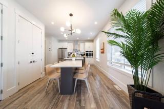Chic Hideaway - King Bed - Fireplace - Garage - AC - DT and WEM - 2