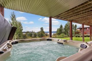 Lakefront Luxury - 8