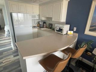 Upgrades galore oceanfront 1 bd - 2