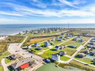 Blissful Blue Oasis- Waterfront in Treasure Island - 8