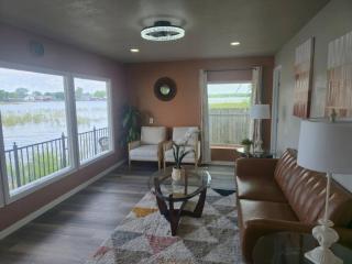 Lakefront Retreat, Pool, Hottub, Firepit - 8