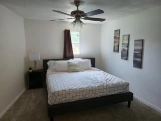 Lakefront Retreat, Pool, Hottub, Firepit - 1