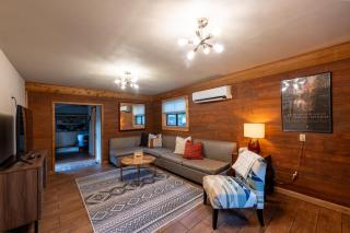 Dog‑Friendly Cabin w/ Trail-Hot Tub-Full Kitchen - 3