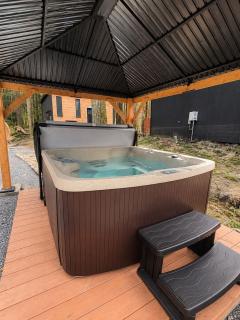 Tiny Home Village at Mount Rainier with Hot Tub & Sauna - 3