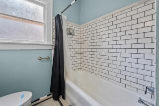 Modern Quirky 2BR - Chic Montrose Retreat - 6