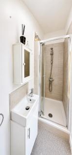 Modern 2 Bedroom Gem With Private Garden - 6