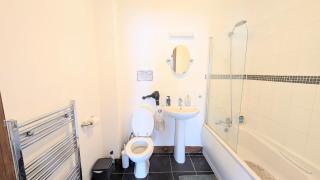 CJ Maison - "Spacious Family Friendly 2-Bedroom Apartment in the City Centre with free on-site parking, free Wi-Fi" - 1
