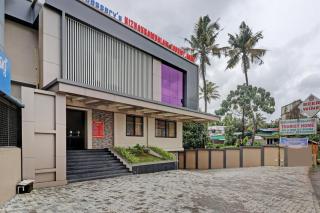 Super Townhouse Kizhakkambalam Tourist Home - 0