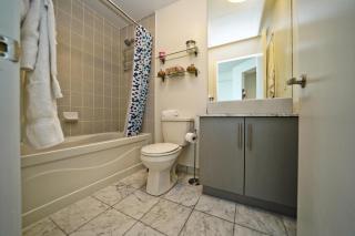 High-Floor Downtown 1BR with Queen bed by CN Tower - 5