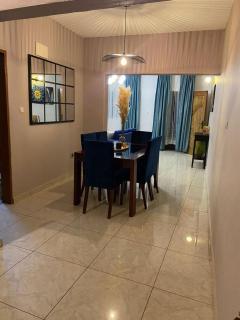 3T House Appartment Bonamoussadi 24h sur 24 Electrité, Wifi gratuit, Forage, Parking Privé, Canal Sat, Gardien, Climatisation - 9