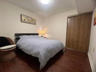 Cozy Family Suite, entire place with two beds, pravite washroom and kitchen - 7