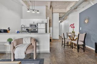 Convenient 2BR Stay in Prime Kansas Location - 2