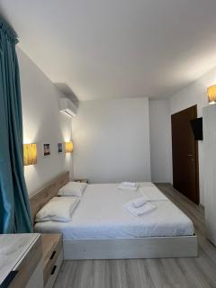 SEAVIEW BG Beach Front Suites - 5