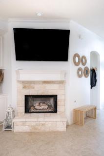 Peaceful Boho Retreat by Lake Conroe Sleeps 6 - 9