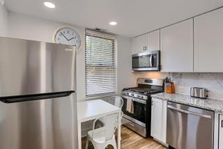 Dormont, Potomac 2A Spacious and Modern Private Bedroom with Shared Bathroom - 2
