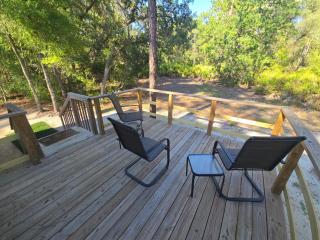 Relaxing retreat near manatees and lake - 5