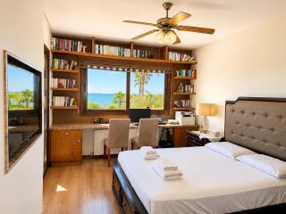 Emerald Seafront Residence - 1