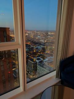 LuxeCity - Manchester Skyline City View - 7