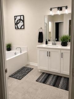 New Luxury King Suite Private Bath 2 Walk-In Closets Fast WiFi - 6