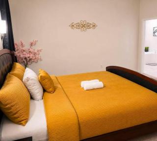 New Luxury King Suite Private Bath 2 Walk-In Closets Fast WiFi - 9