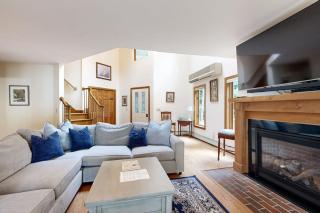 Thompson Lake Estate - 4