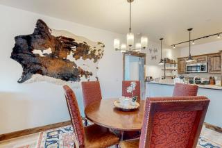 Sparkling Glacier - Suite 202 - 4