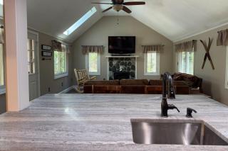 Pleasant Mountain Ski Chalet - 3