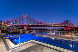 Penthouse Style - Story Bridge Views - Sleeps 8 - Baby Friendly - 8