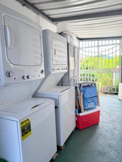 Breezy 1 bed apt, short ride from airport and beach - 3