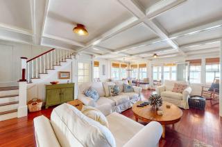Lakeshore Living - 7