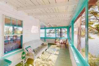 Lakefront Retreat - 5