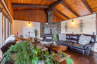 Hilltop Hideaway - 5