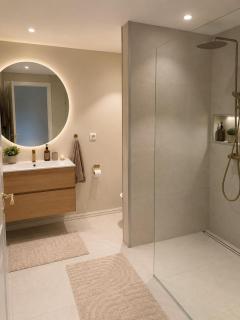 Bright Nordic Apartment Near Beaches & City Center - 4