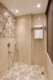 Hotel KANDA CONTINENTAL 50 Mtr from golden temple - 1