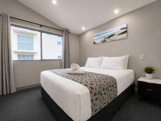 Redcliffe 3-Bedroom Waterfront Penthouse - 2